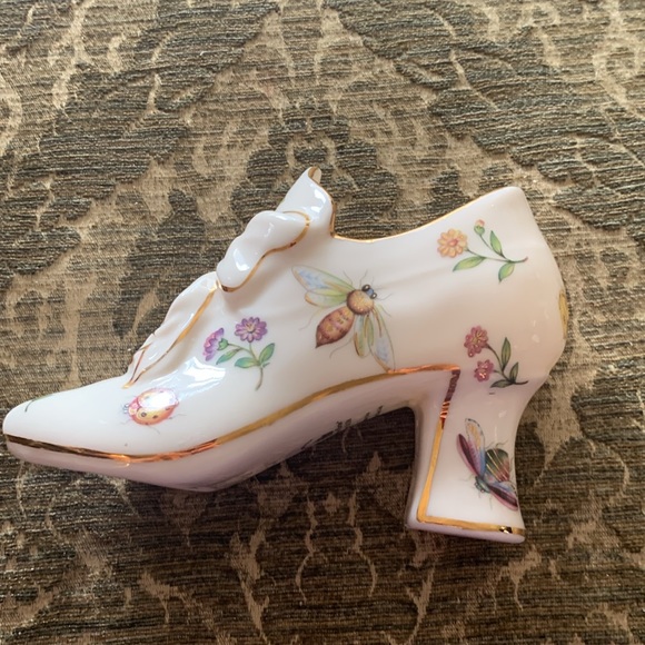 BURTON&BURTON PORCELAIN LADIES SLIPPER VICTORIAN (bees/flowers) CREME/GOLD - Picture 4 of 7